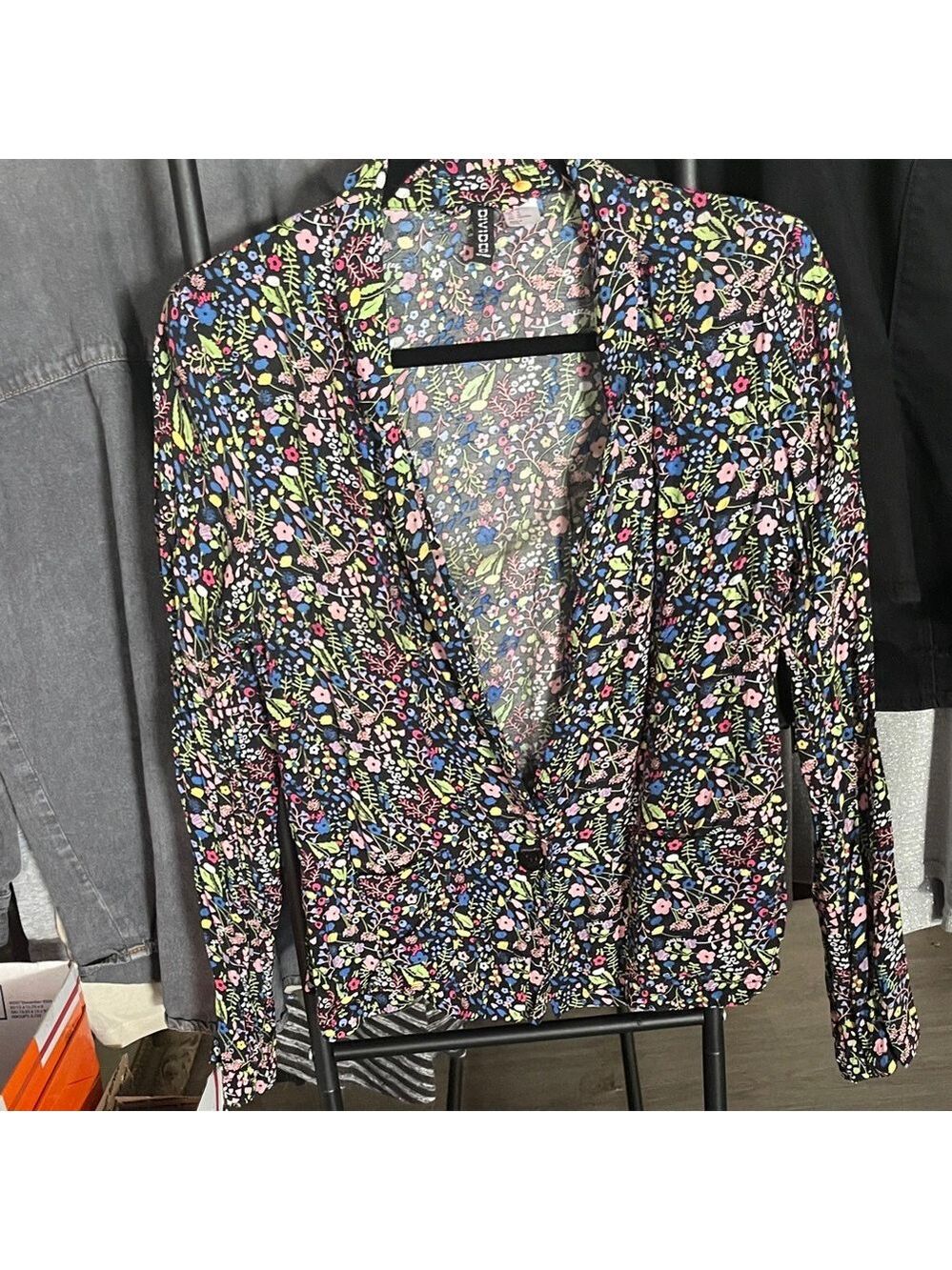 H&M Divided Floral Long Sleeve one button light weight eye catching jacket